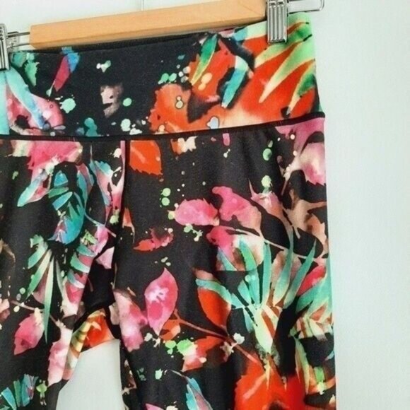 NANETTE LEPORE Splash Palm Smoothie Capri Gym / Workout Leggings Sz M Flawed - Picture 3 of 11